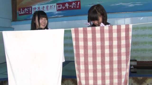 銭湯で制服を脱ぐ祐里香&由姫